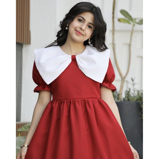 صورة فستان بناتي أحمر بياقة فيونكة ضخمة وكشكشة سفلية | ألوان (أحمر، عودي، ليموني) - 1172